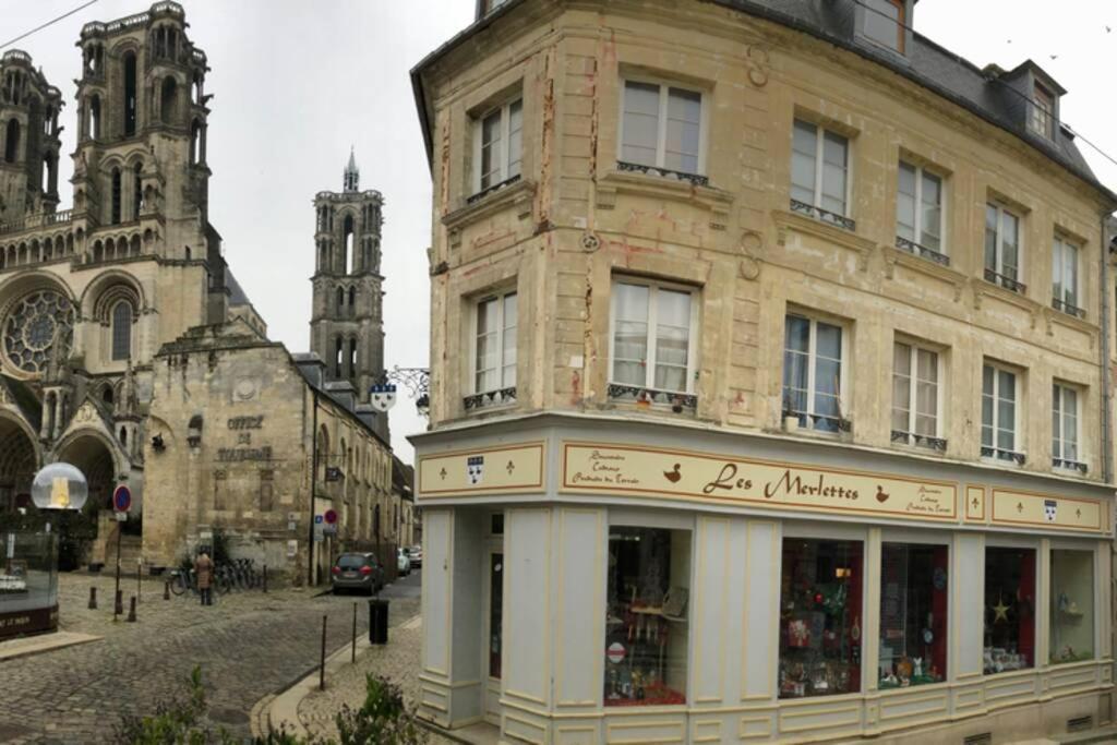 Laon : « Suite Privee Au Pied De La Cathedrale » Bagian luar foto