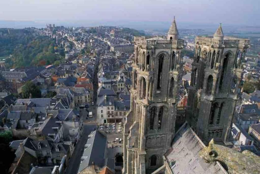 Laon : « Suite Privee Au Pied De La Cathedrale » Bagian luar foto