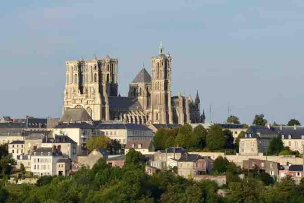 Laon : « Suite Privee Au Pied De La Cathedrale » Bagian luar foto