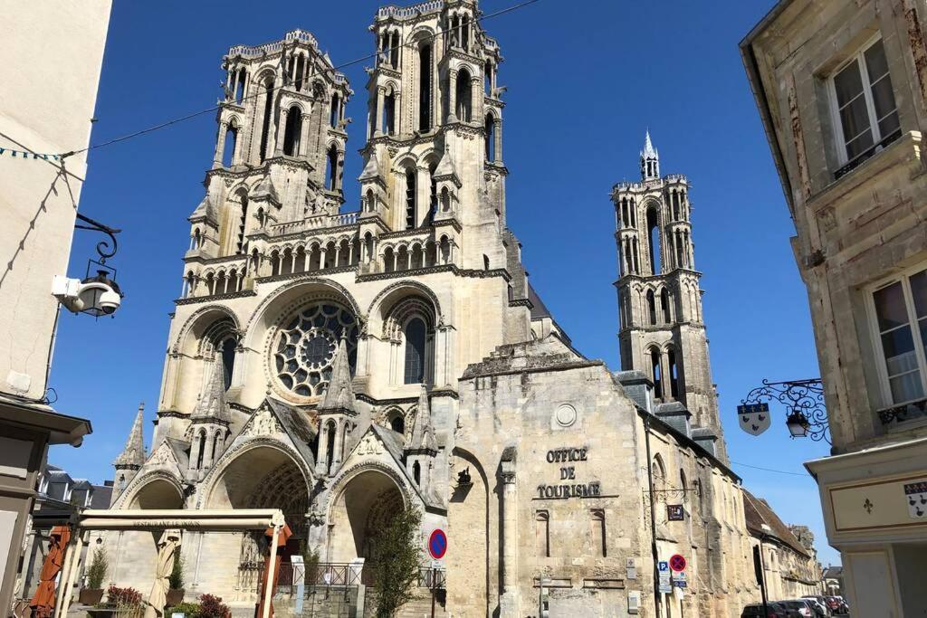 Laon : « Suite Privee Au Pied De La Cathedrale » Bagian luar foto