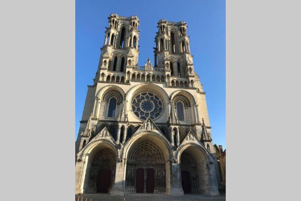 Laon : « Suite Privee Au Pied De La Cathedrale » Bagian luar foto